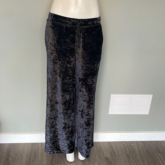 HUE Pants - HUE women’s .velvet pants   NEW